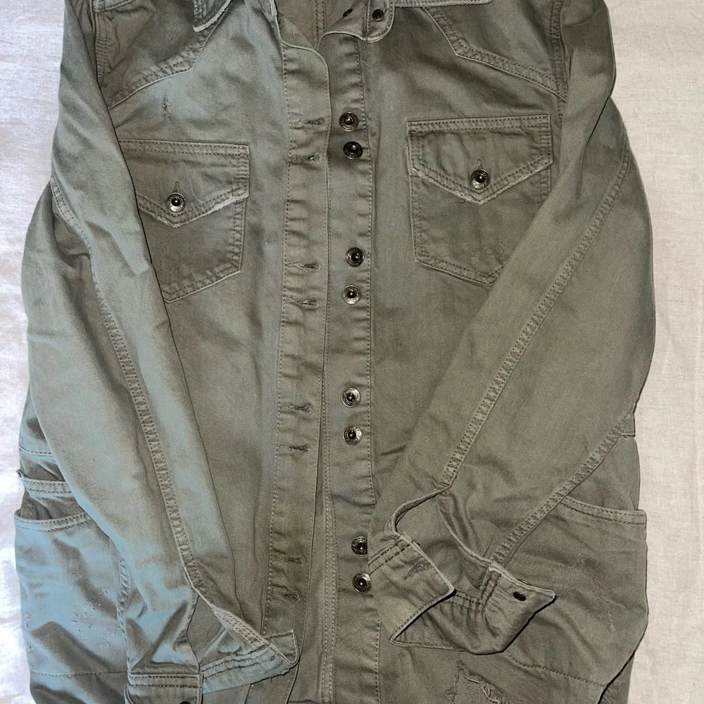 Free people oversized distressed jean jacket/shacket - Picture 3 of 4
